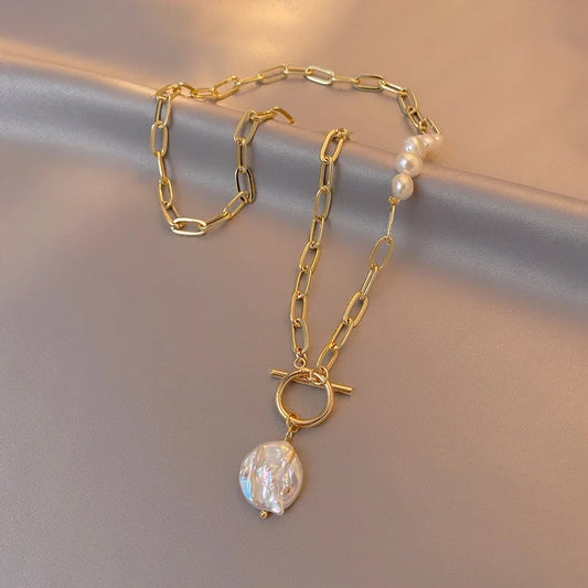 Collar laminado en oro
