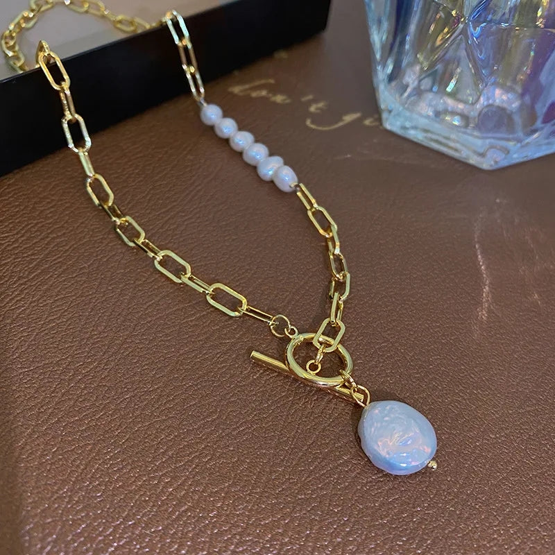Collar laminado en oro
